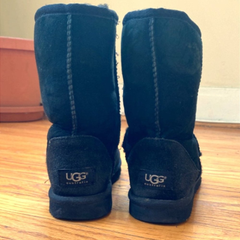 Black Uggs sz 6!